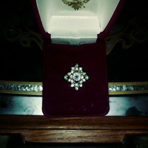 Glamorous vintage Uncas rhinestone statement ring